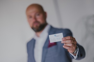 executive headhunter / executive search consultant